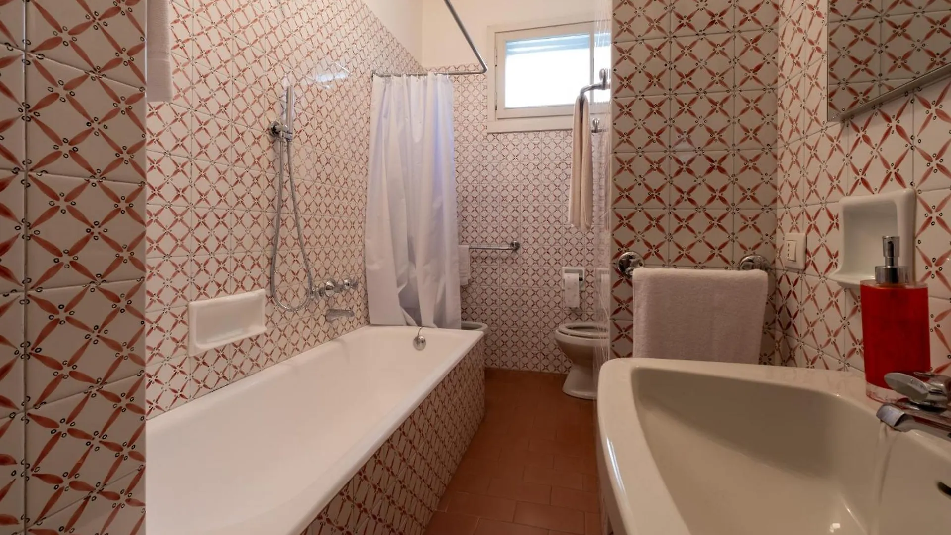 Villa Lucy - Porzione Di Villa Con Giardino Varenna Holiday home