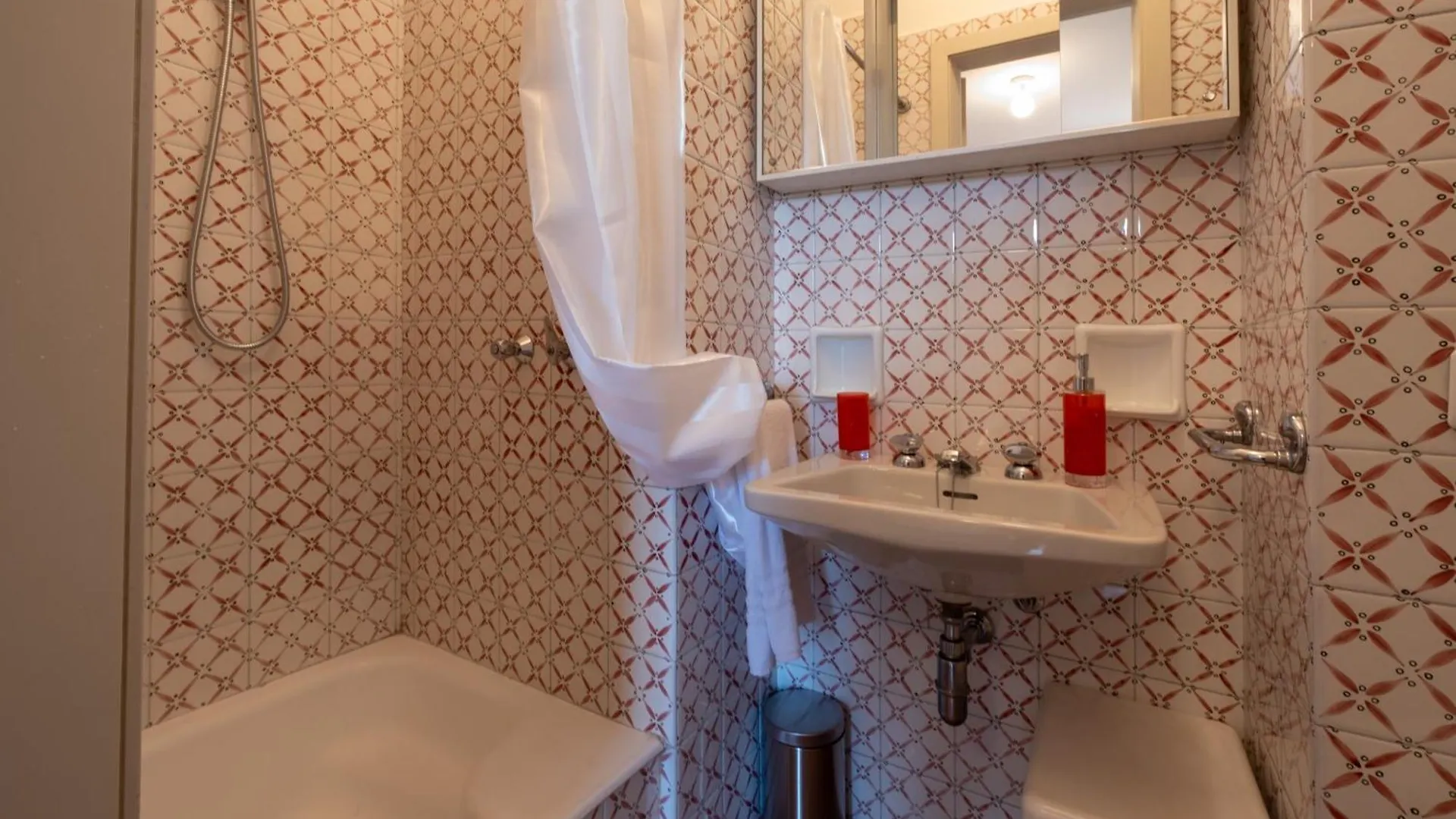 Villa Lucy - Porzione Di Villa Con Giardino Varenna 0*,  Italy